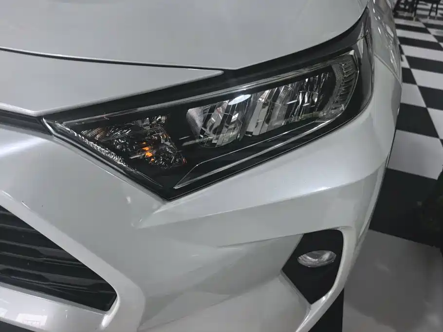 Toyota RAV4 — миниатюра 5