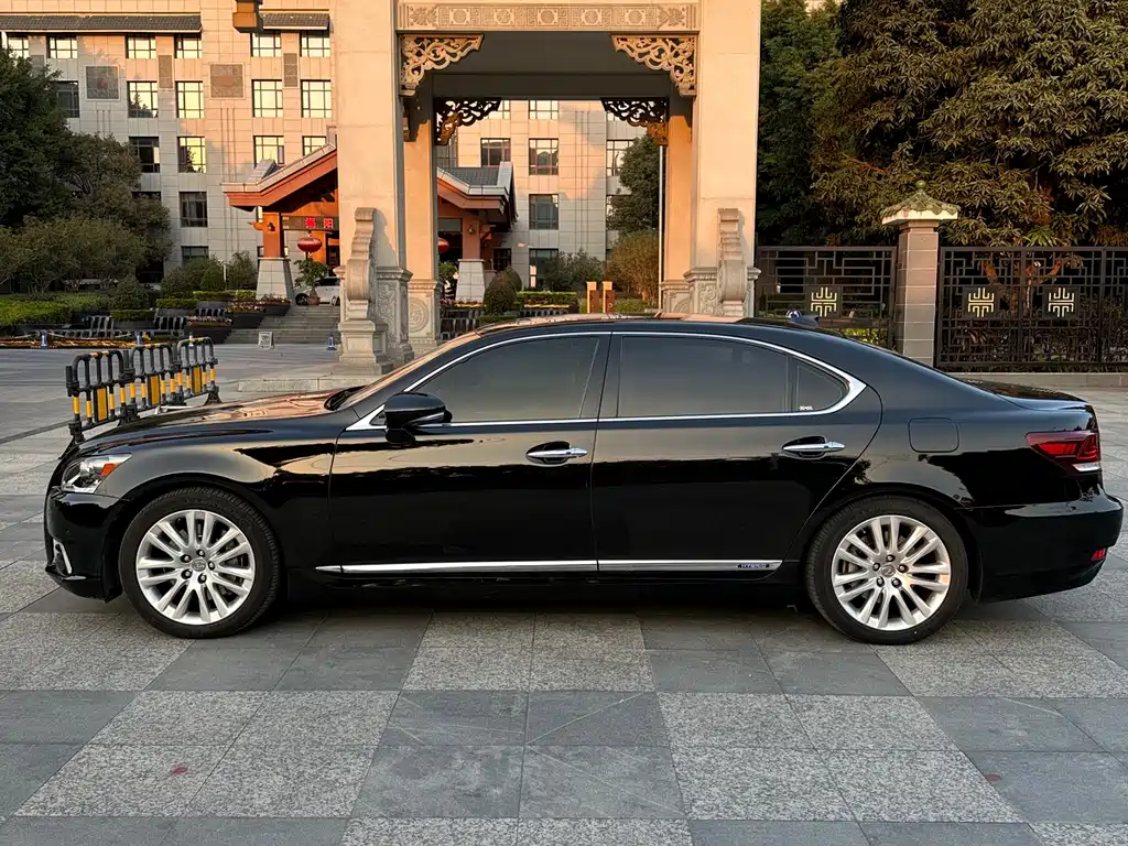 Lexus LS 2014 600hL