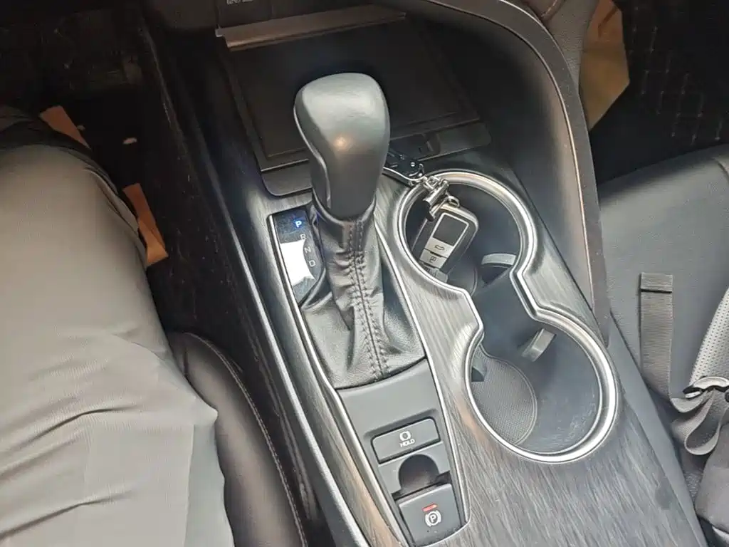 Toyota Camry — миниатюра 14