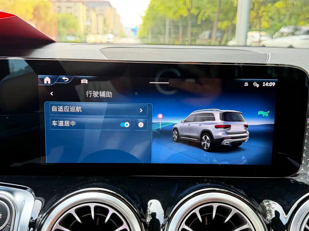 Mercedes-Benz GLB — миниатюра 16