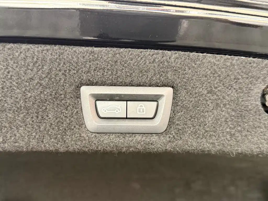 BMW 7 Series — миниатюра 18