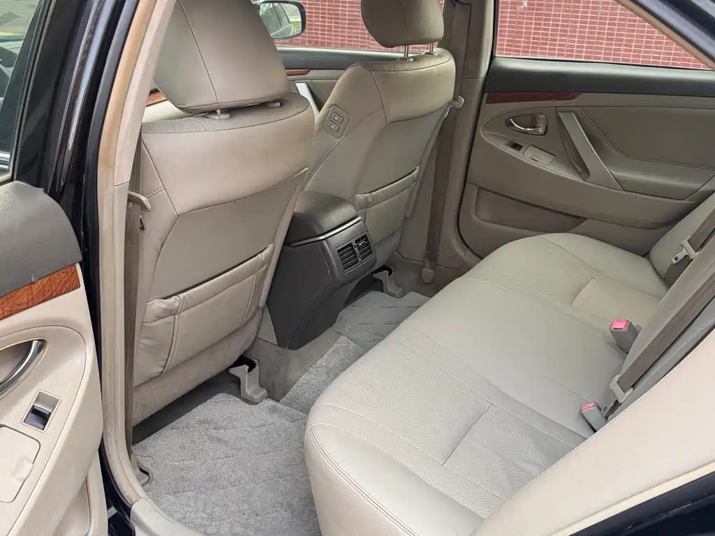 Toyota Camry — миниатюра 9