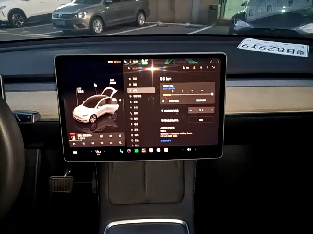 Tesla Model Y — миниатюра 13