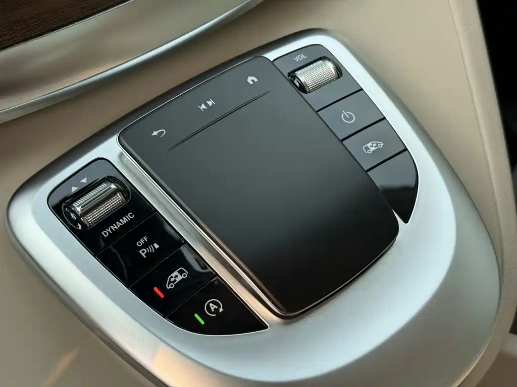 Mercedes-Benz V-Class — миниатюра 18