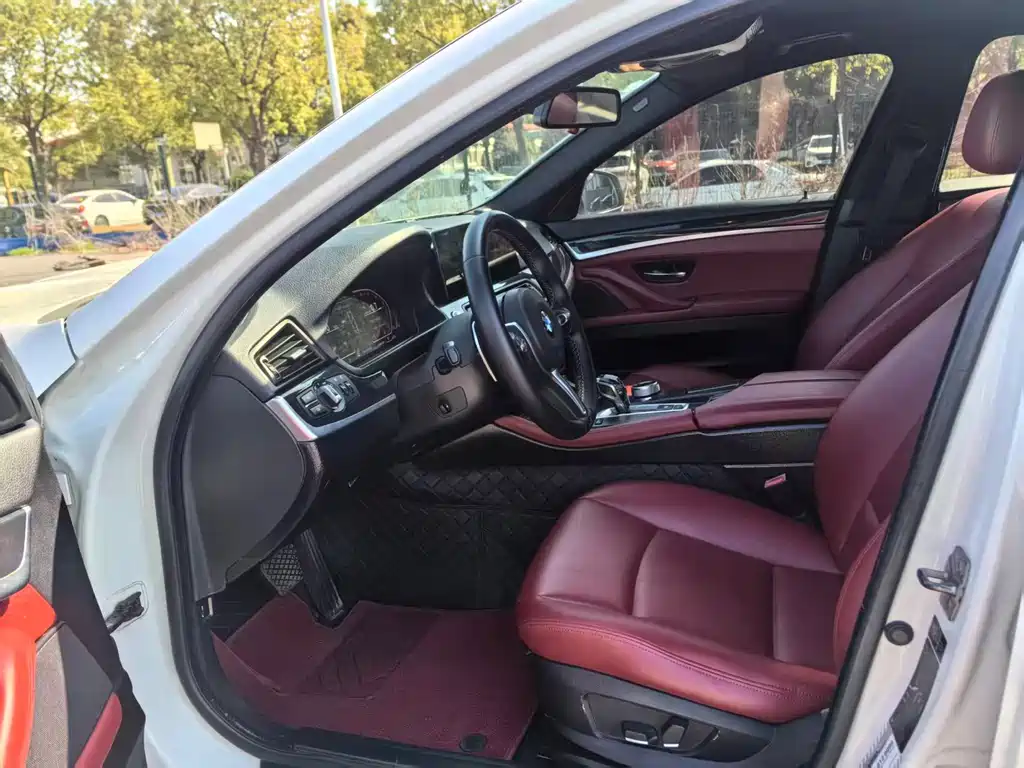BMW 5 Series — миниатюра 3