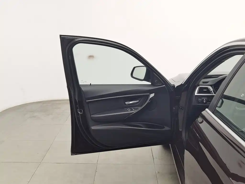 BMW 3 Series — миниатюра 8
