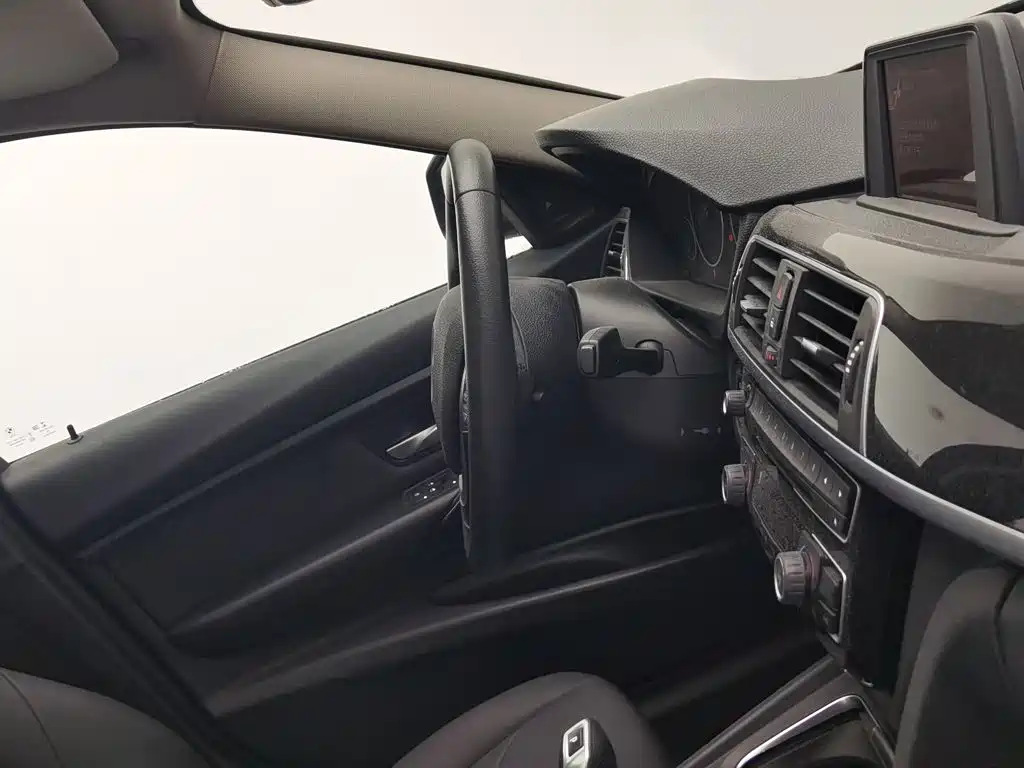 BMW 3 Series — миниатюра 22