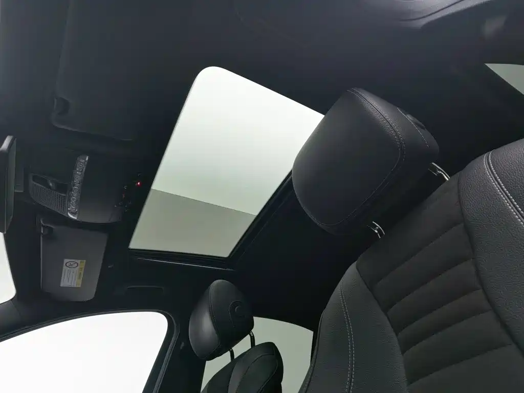 Mercedes-Benz E-Class — миниатюра 14