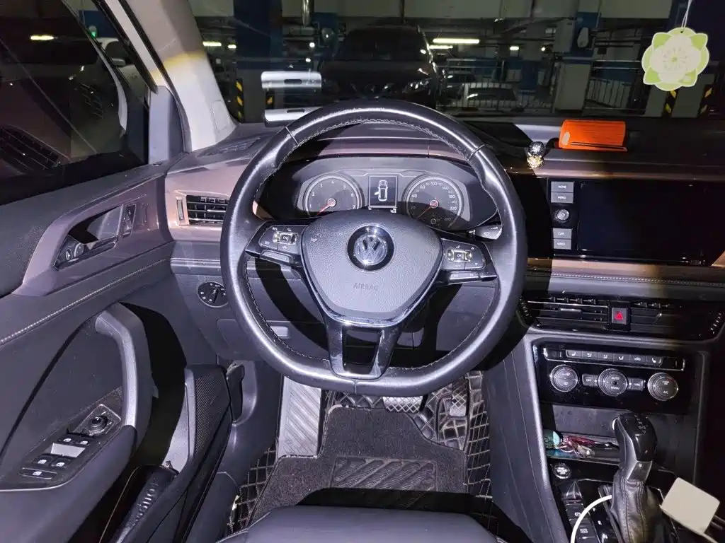 Volkswagen Tharu — миниатюра 3