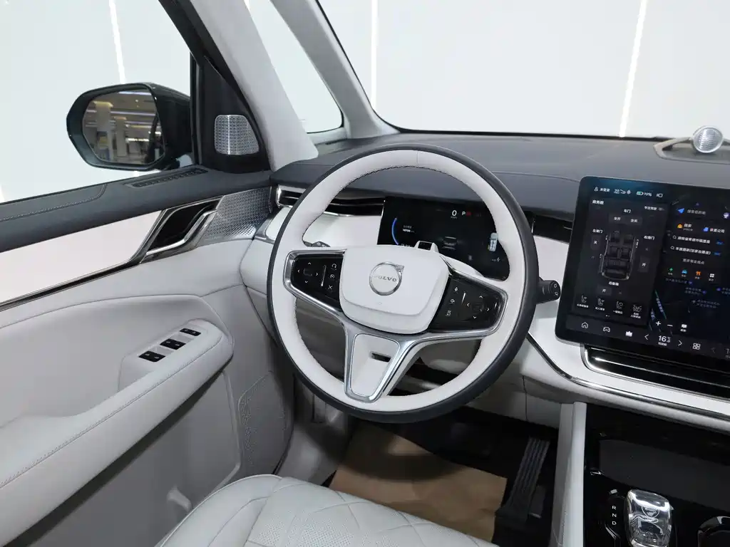 Volvo EM90 — миниатюра 10