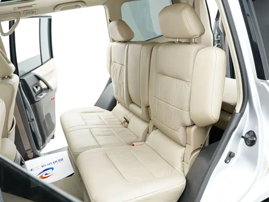 Mitsubishi Pajero — миниатюра 11