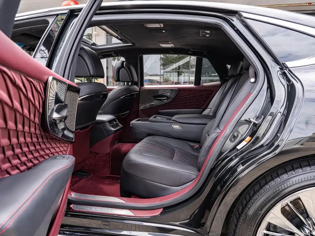 Lexus LS — миниатюра 10