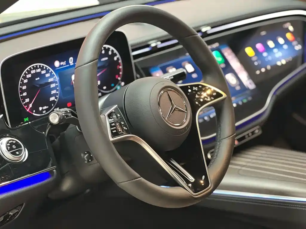 Mercedes-Benz E-Class — миниатюра 7