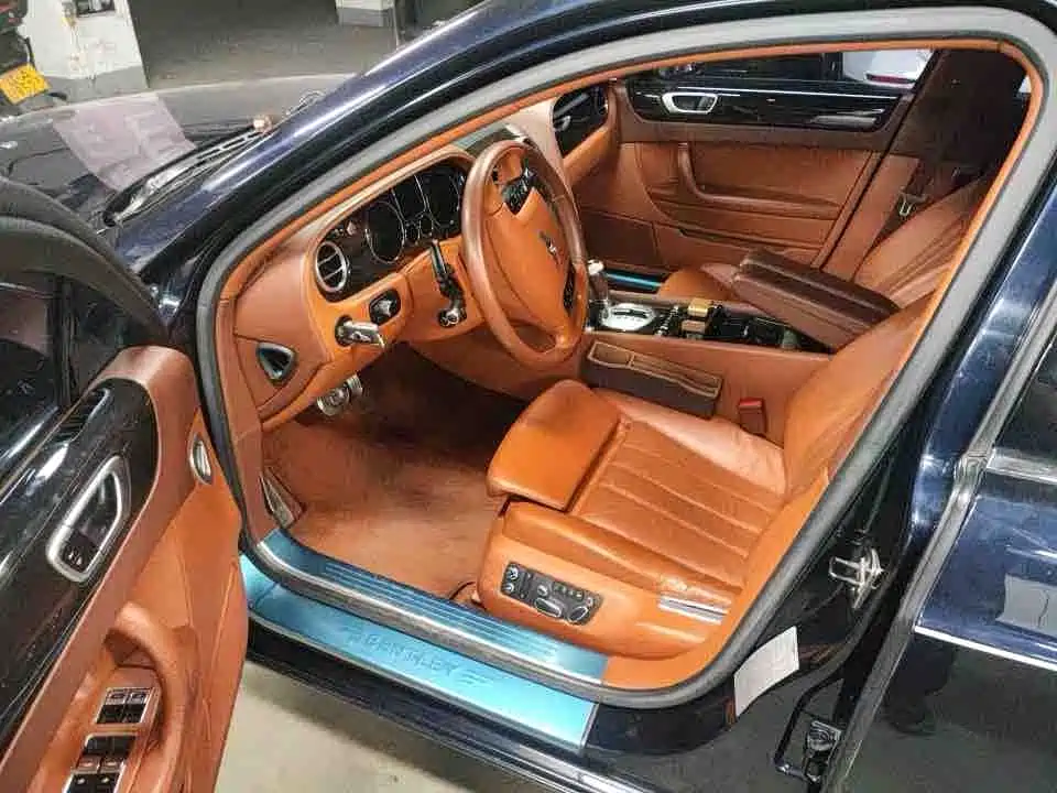 Bentley Flying Spur — миниатюра 4