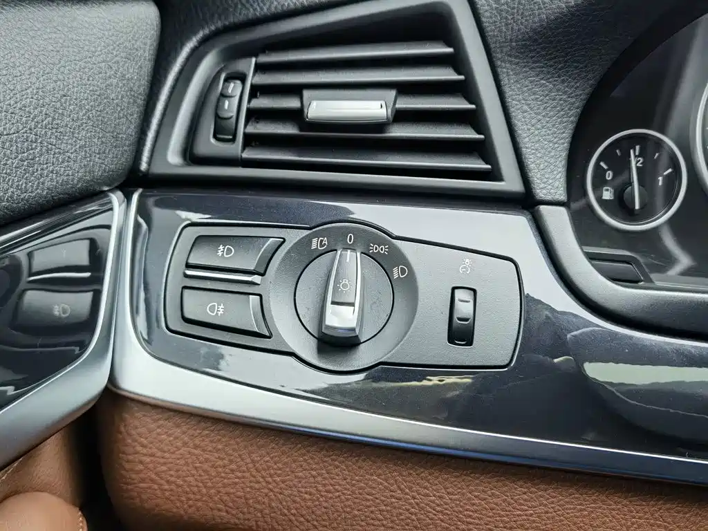 BMW 5 Series — миниатюра 21