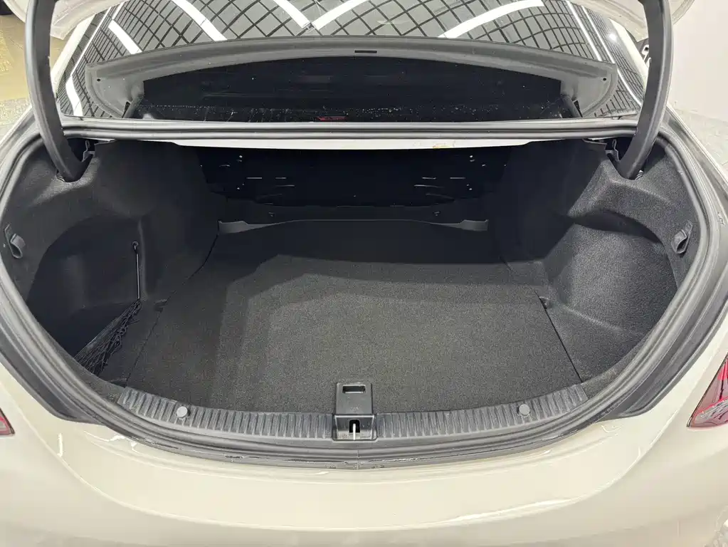 Mercedes-Benz C-Class — миниатюра 13