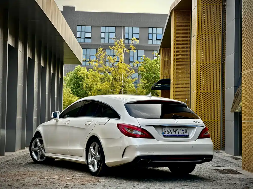 MERCEDES-BENZ CLS