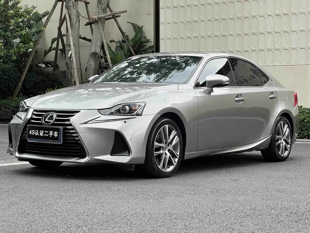 Lexus IS 2017 300 Lead