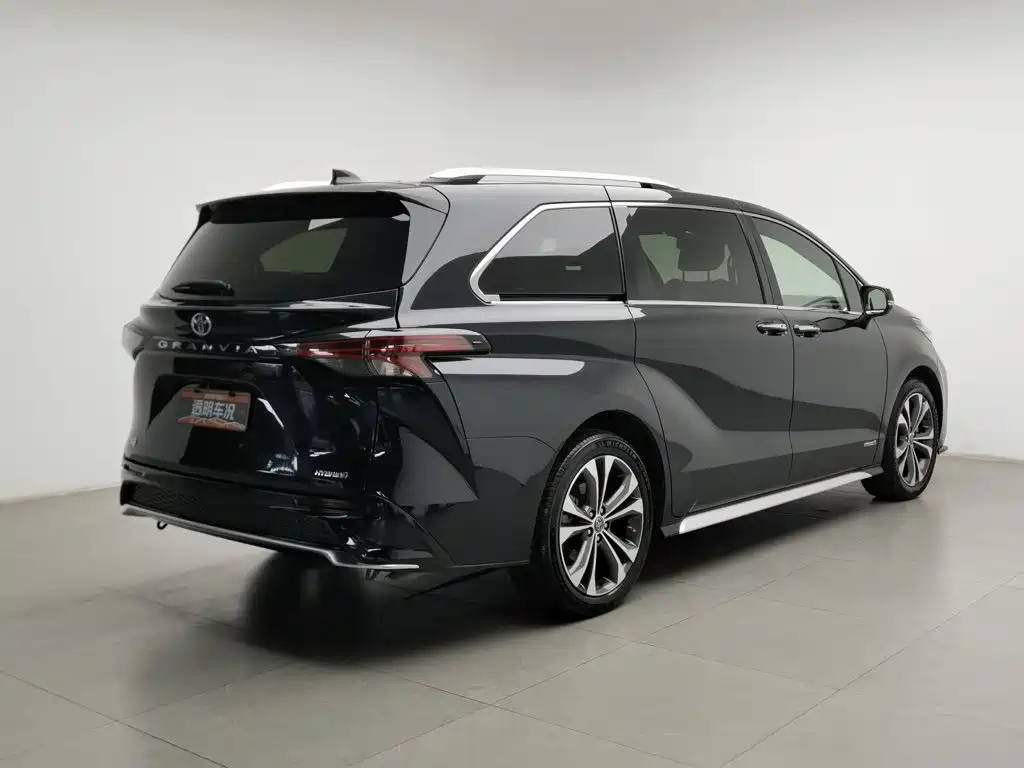 Toyota Granvia — миниатюра 2