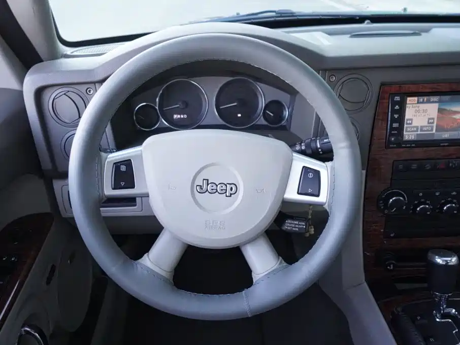 Jeep Commander Classic — миниатюра 5