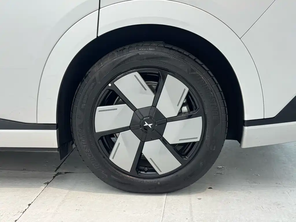 XPeng X9 — миниатюра 8