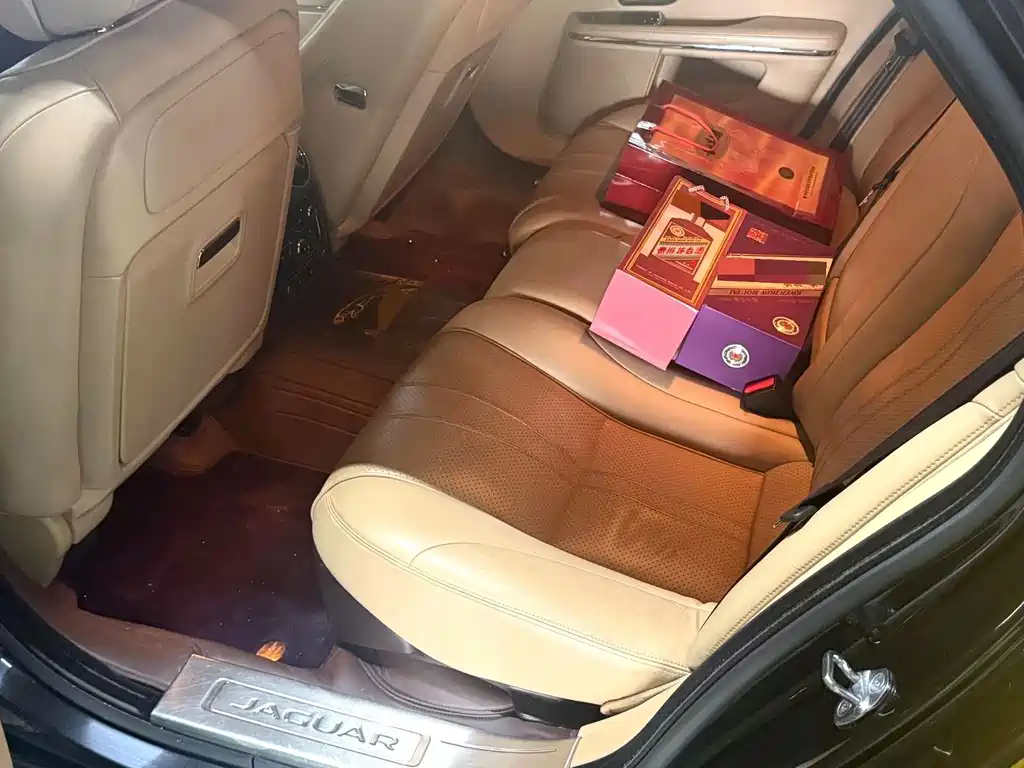 Jaguar XJ — миниатюра 5