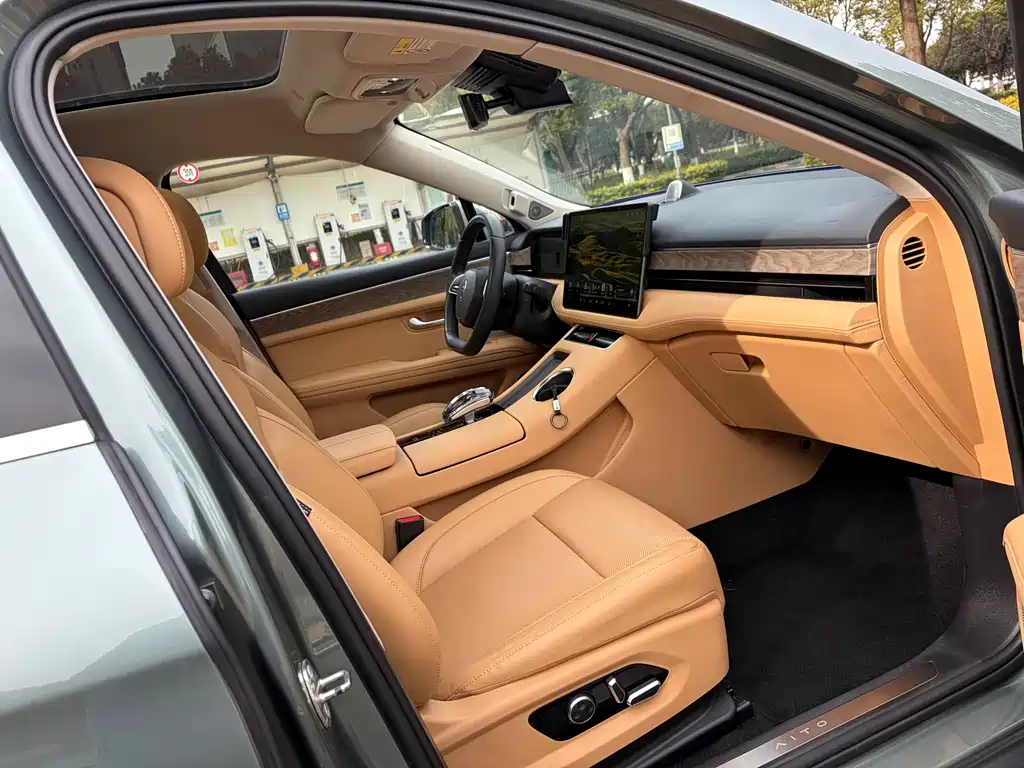 AITO ASK THE WORLD M5