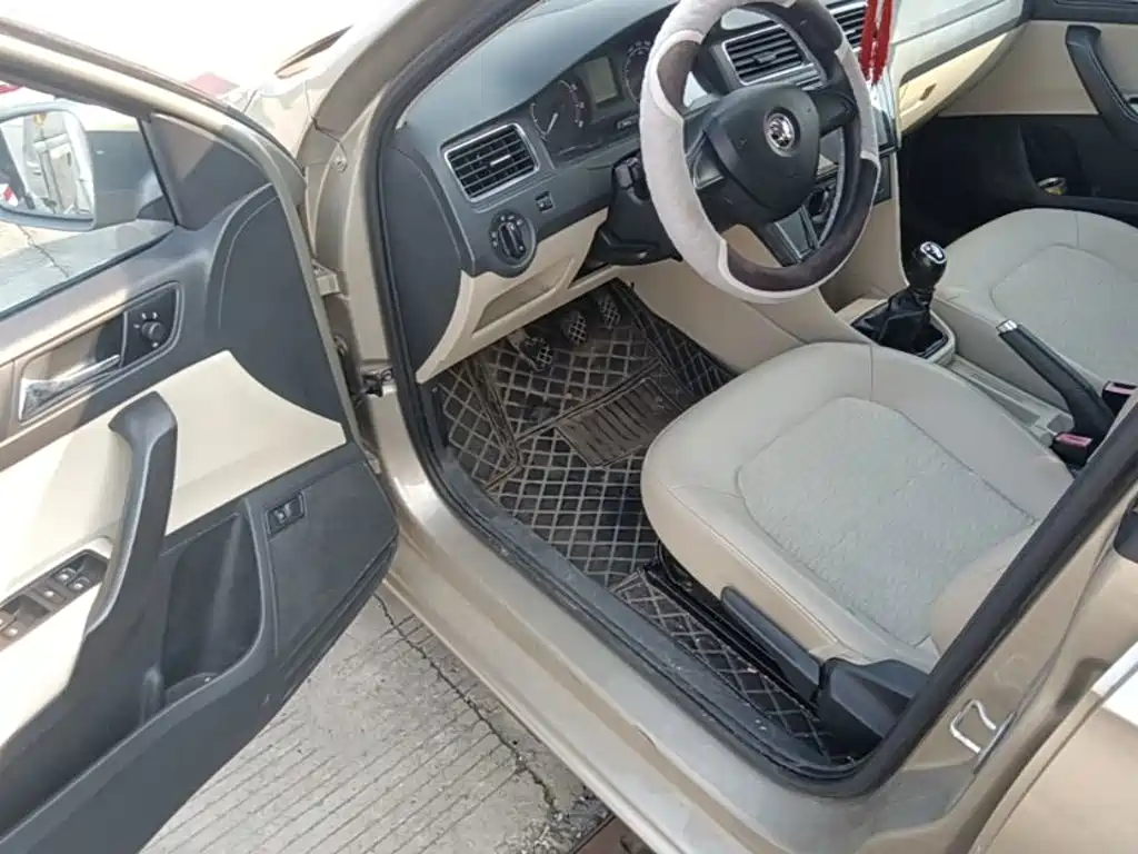 Skoda Rapid — миниатюра 16