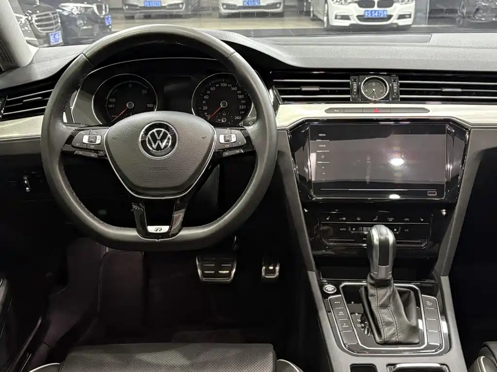 Volkswagen Magotan PHEV — миниатюра 7