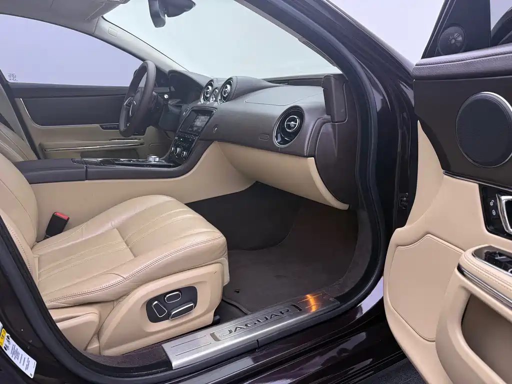 Jaguar XJ — миниатюра 8