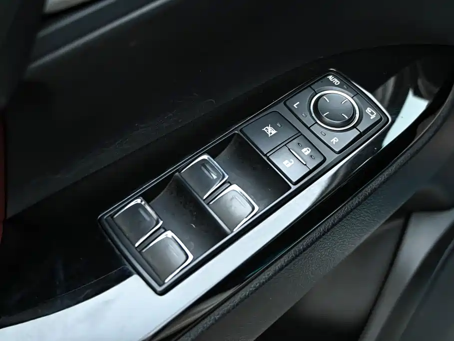 Lexus LX — миниатюра 17