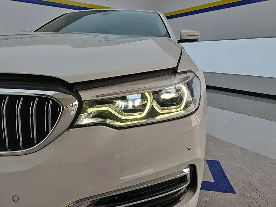 BMW 5 Series — миниатюра 4