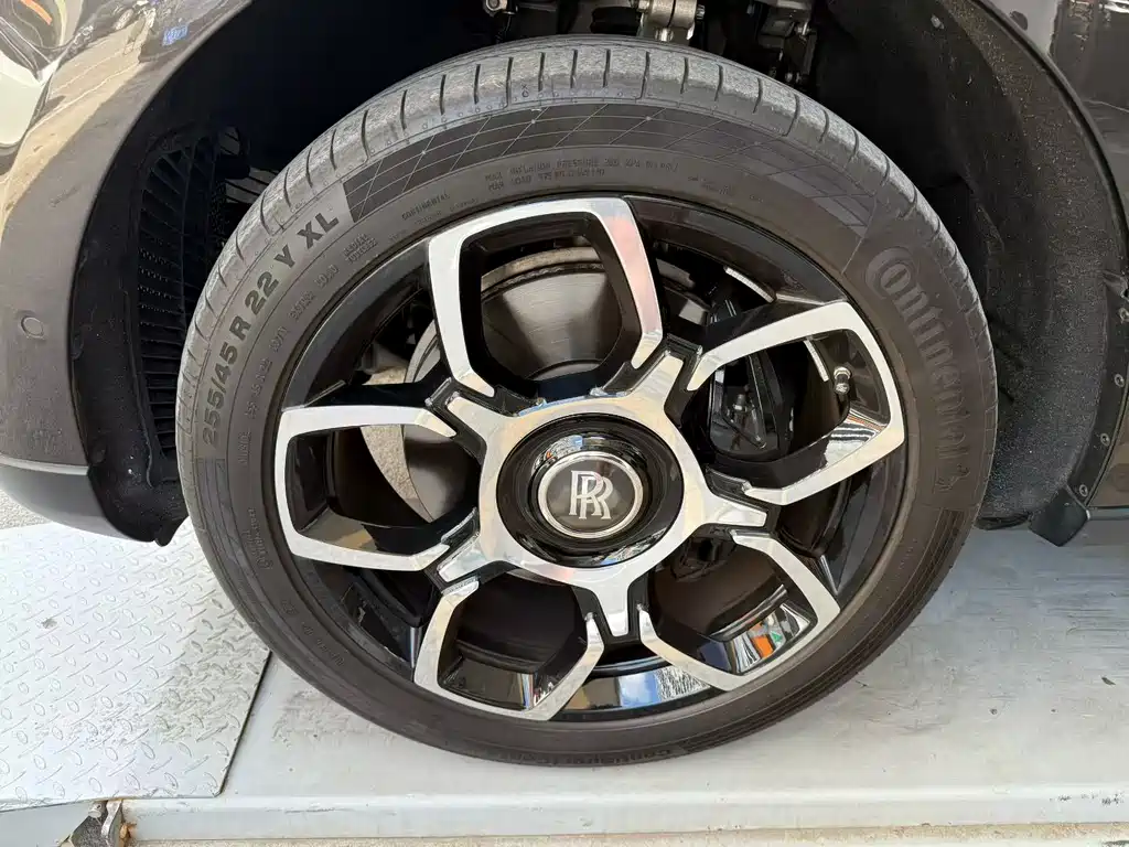 Rolls-Royce Cullinan — миниатюра 6