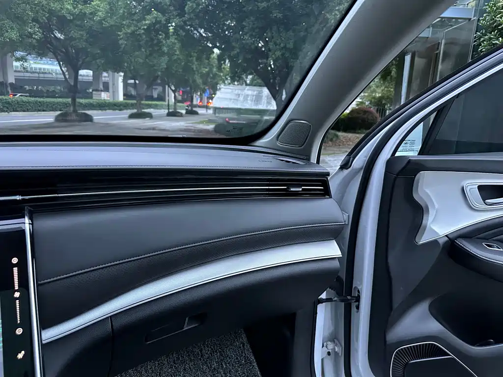 Roewe RX5 MAX — миниатюра 15