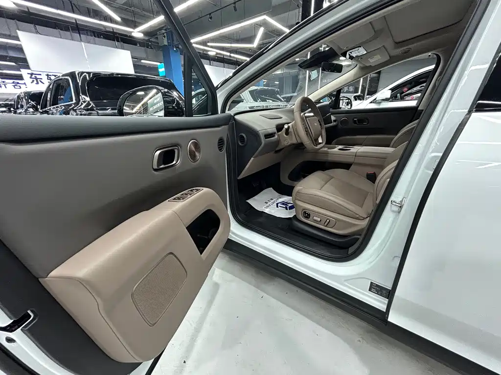 Li Auto i8 2025 Standard