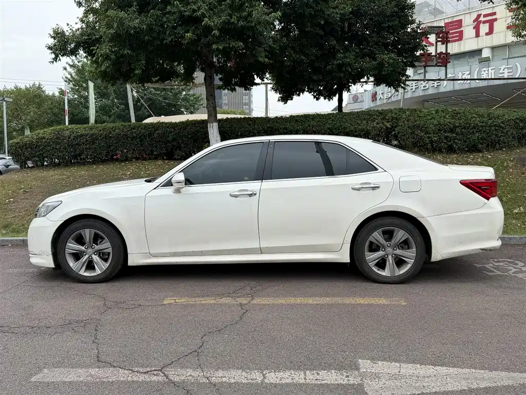 Toyota Crown 2.0T Fashion Edition, фото 3
