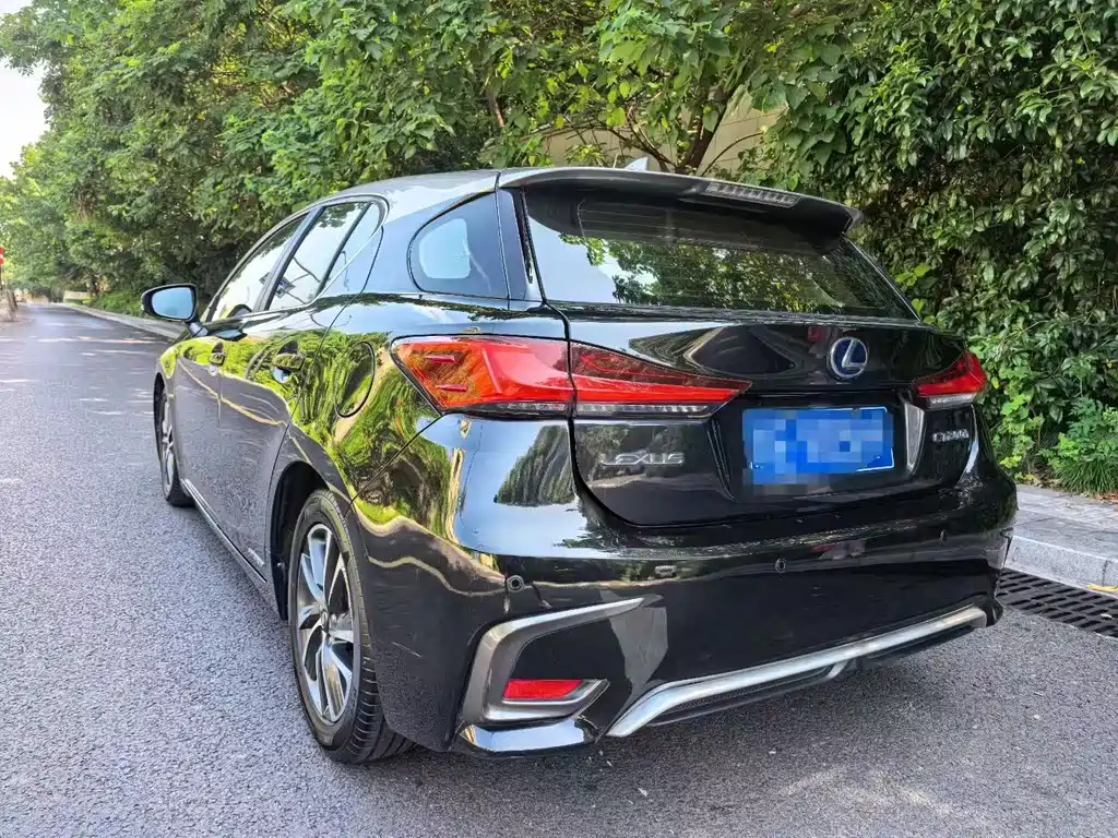 Lexus CT — миниатюра 4