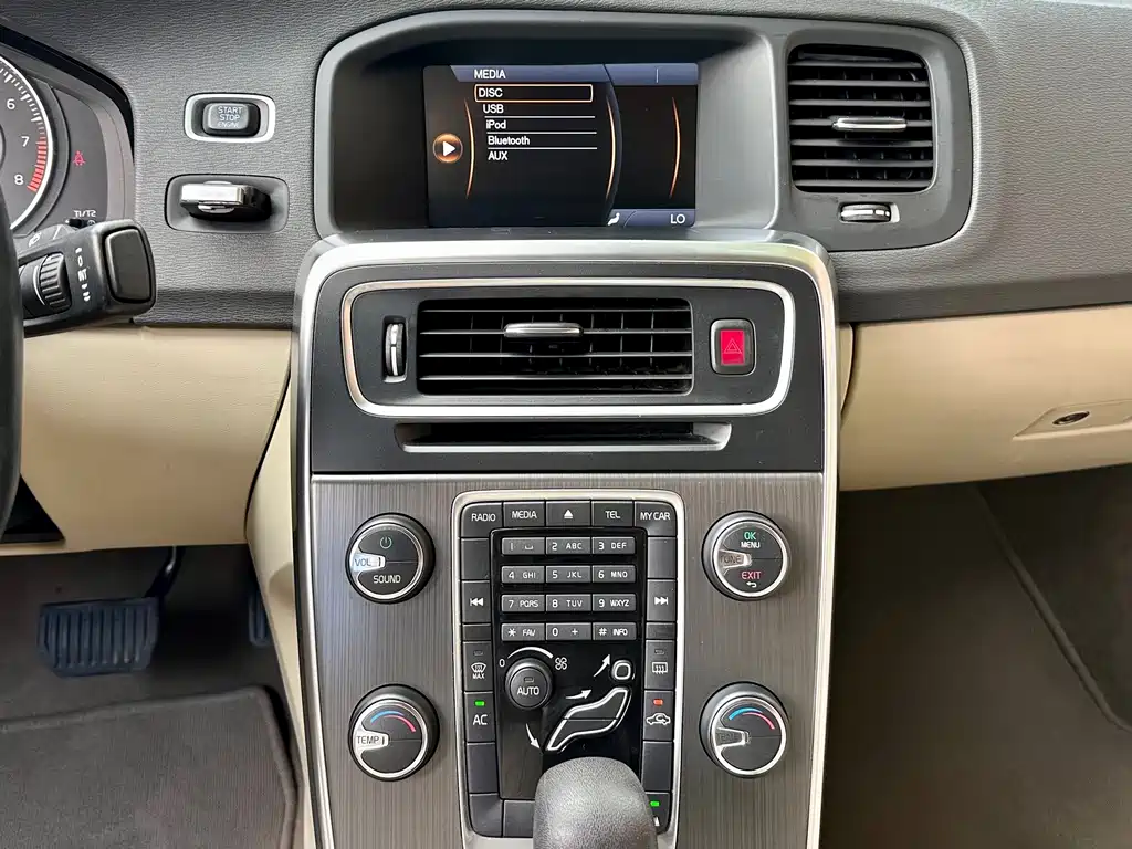 Volvo S60 (Import) — миниатюра 8