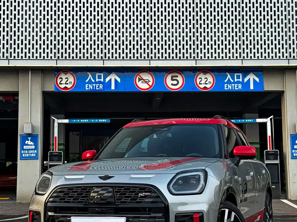 MINI JCW COUNTRYMAN