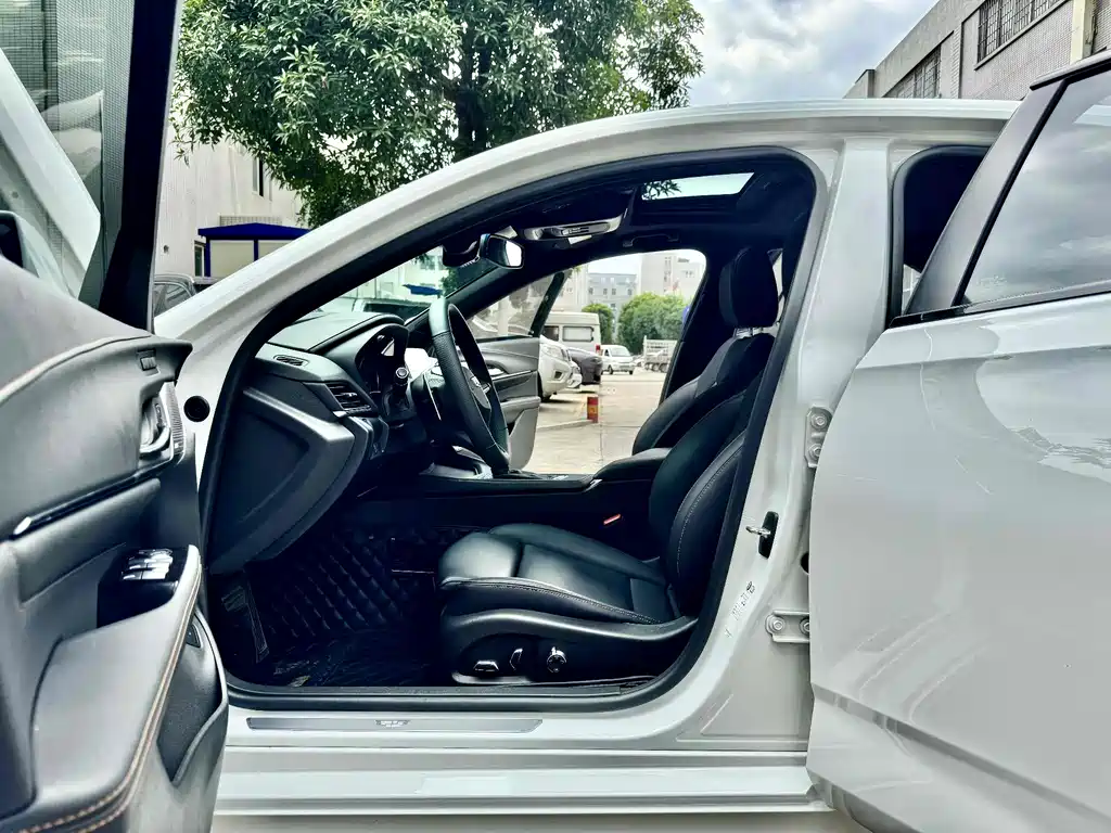 Cadillac CT4 — миниатюра 6