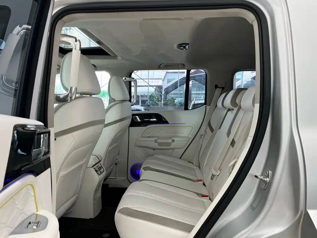 TANK CO CREATION TANK 300