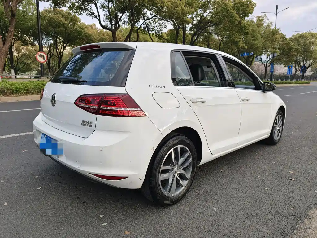 Volkswagen Golf 2016 230TSI AT Luxury
