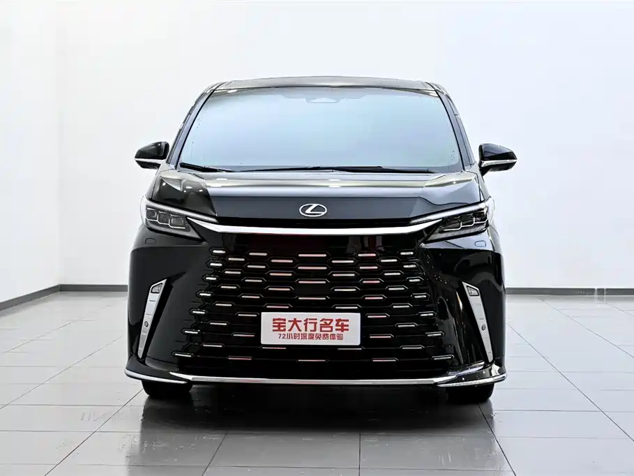 LEXUS  LM
