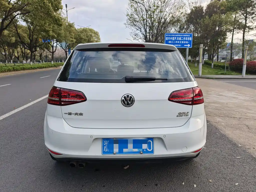 Volkswagen Golf 2016 230TSI AT Luxury