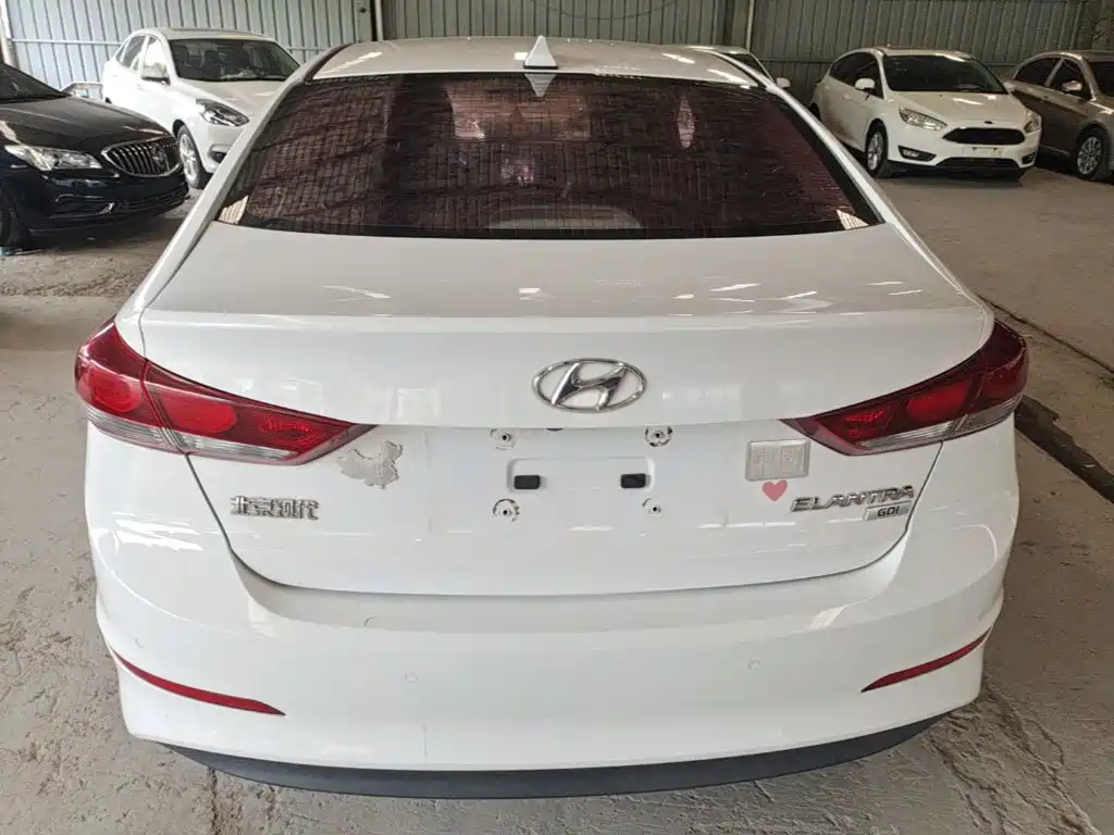 Hyundai Elantra — миниатюра 6