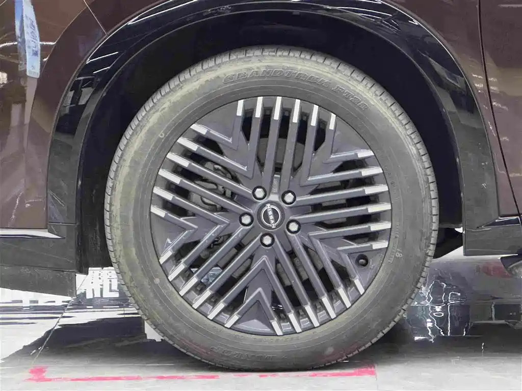 Nissan Teramont — миниатюра 4
