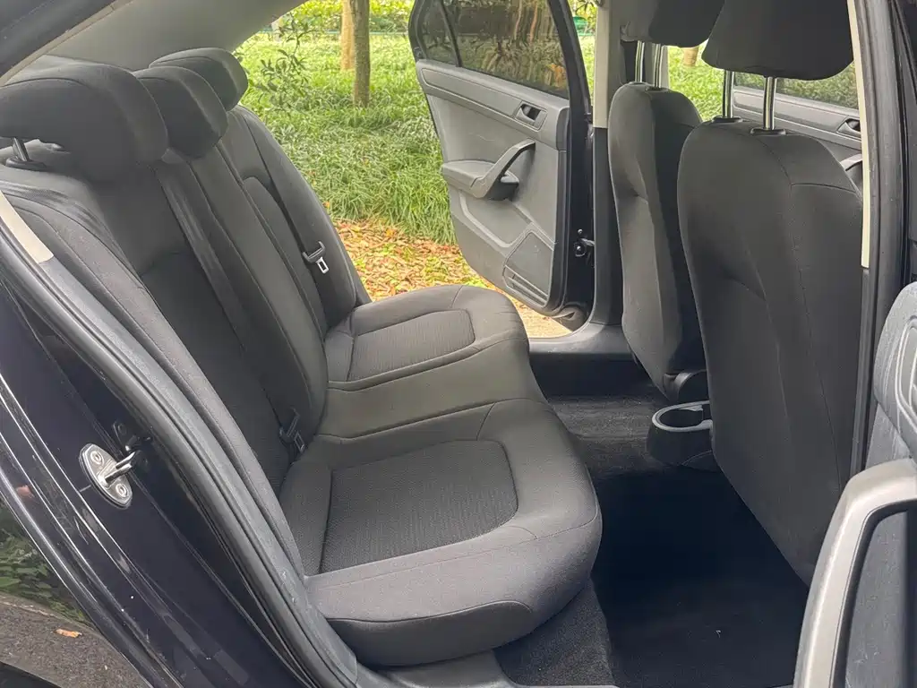 Volkswagen Santana — миниатюра 13