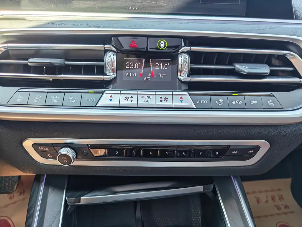 BMW X7 — миниатюра 10