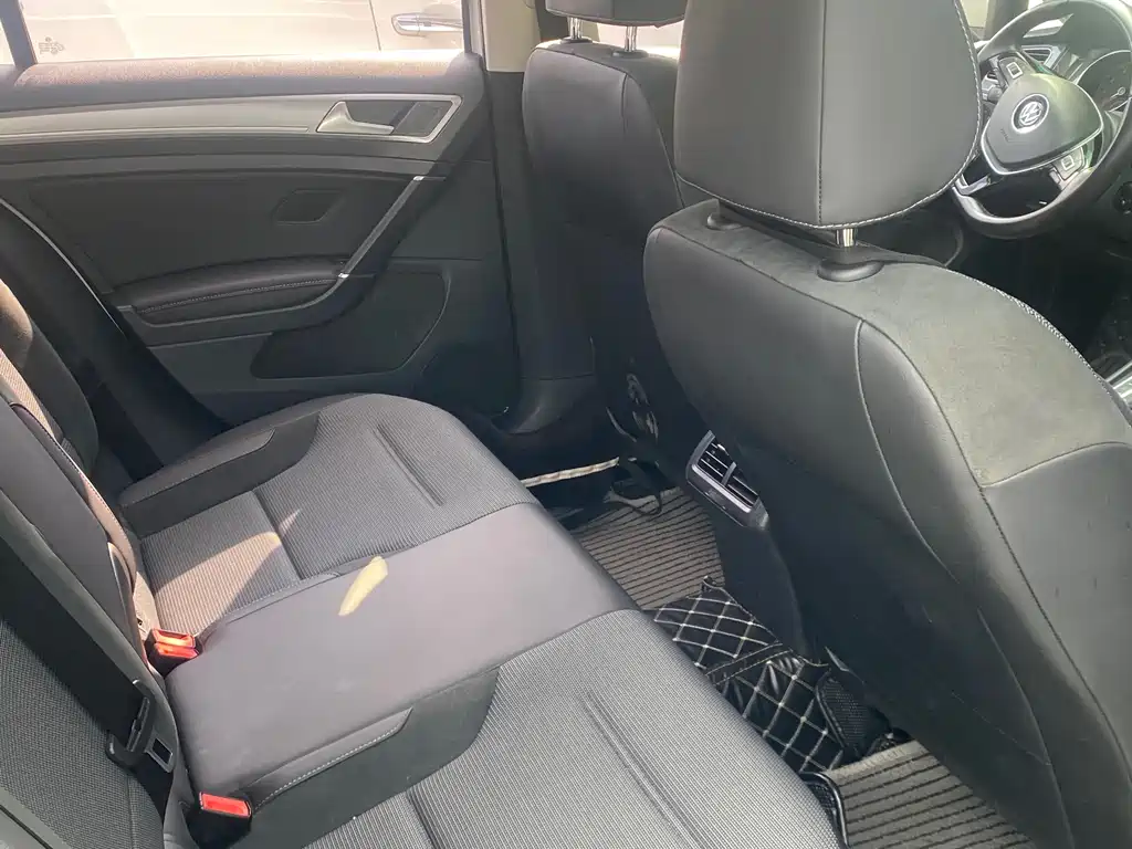 Volkswagen Golf — миниатюра 12