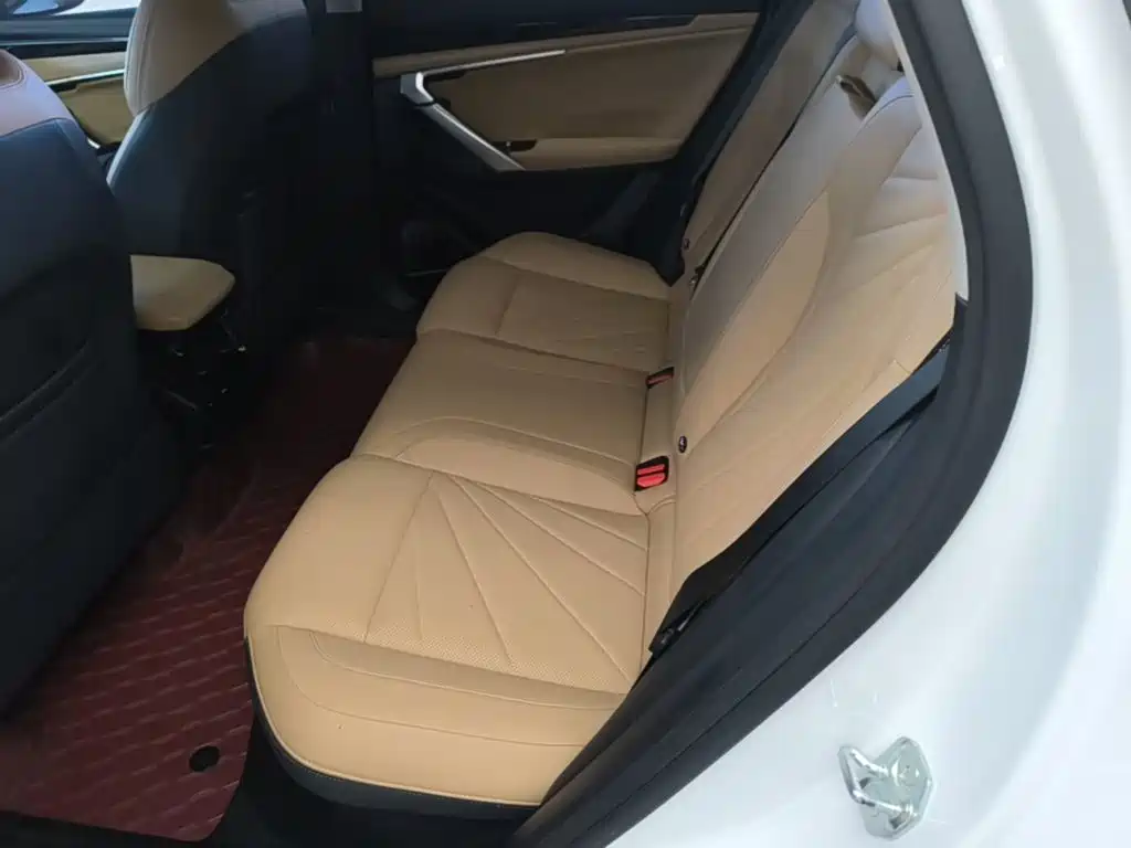 Geely Boyue L — миниатюра 17
